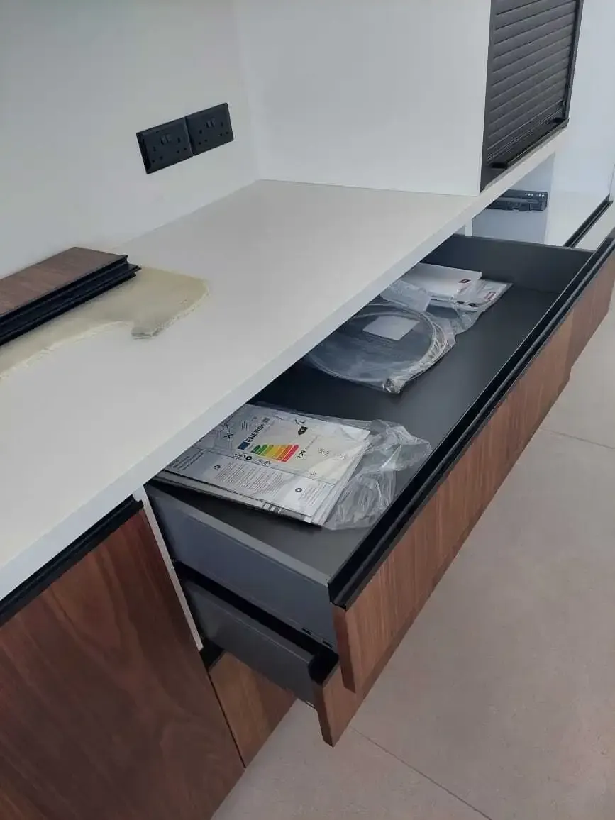 Walnut drawer fronts and the integrated dishwasher detail